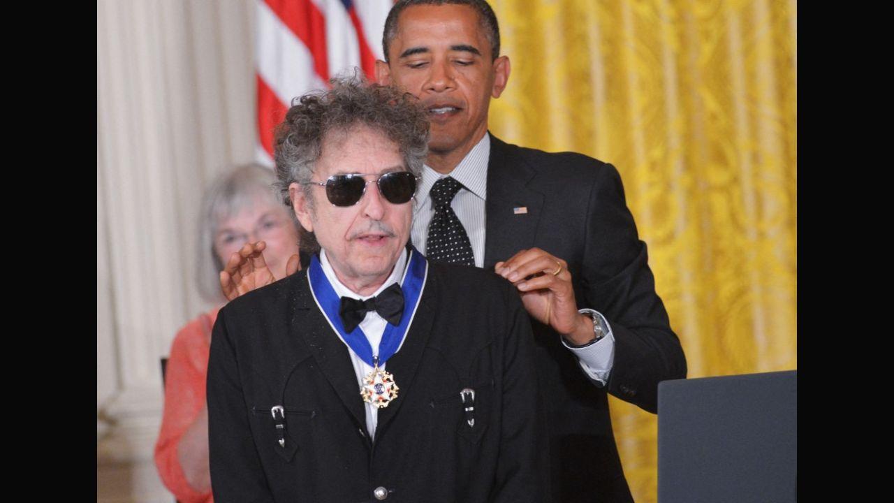 This photo taken on May 29, 2012 shows then-US President Barack Obama presenting the Presidential Medal of Freedom to Dylan during a ceremony in the East Room of the White House in Washington. Dylan turned 80 on May 24, 2021.
Photo: Mandel NGAN / AFP
